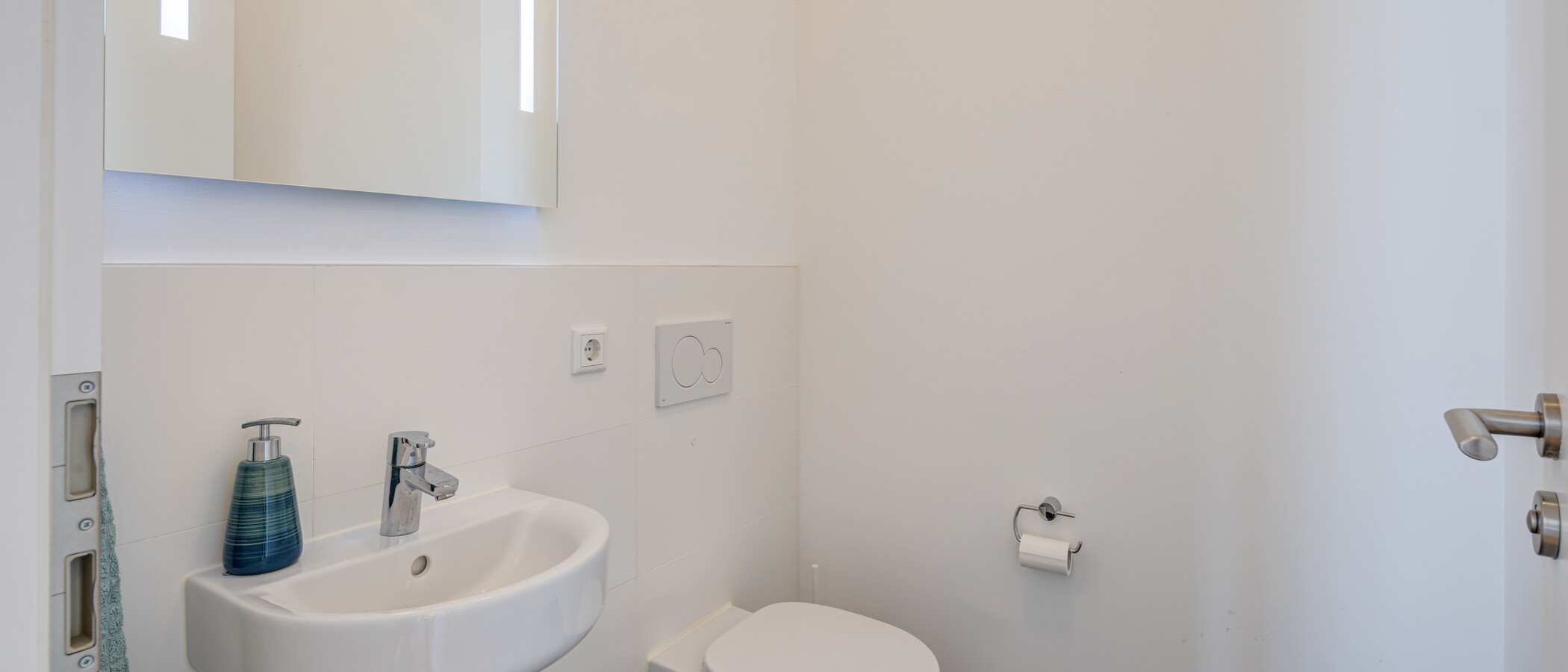 apartment München Perlach 01 guest toilet 14125