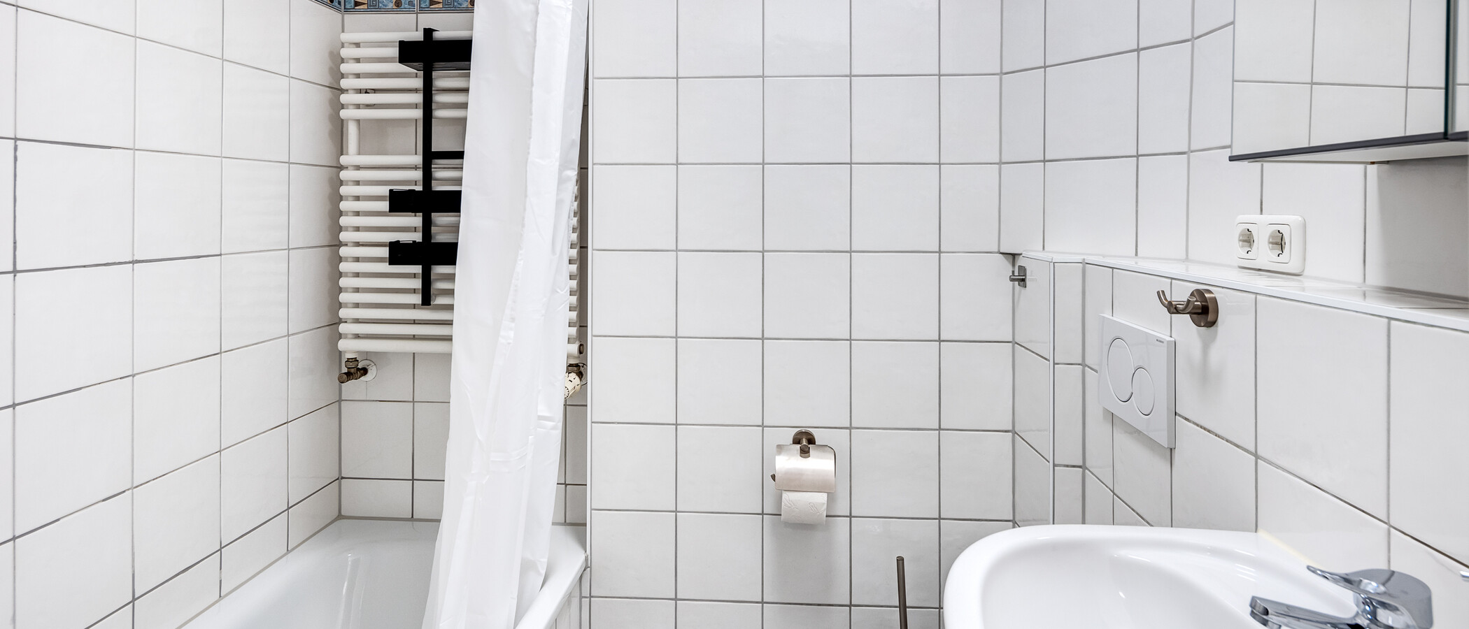 apartment München Schwabing-West 01 bathroom 14136