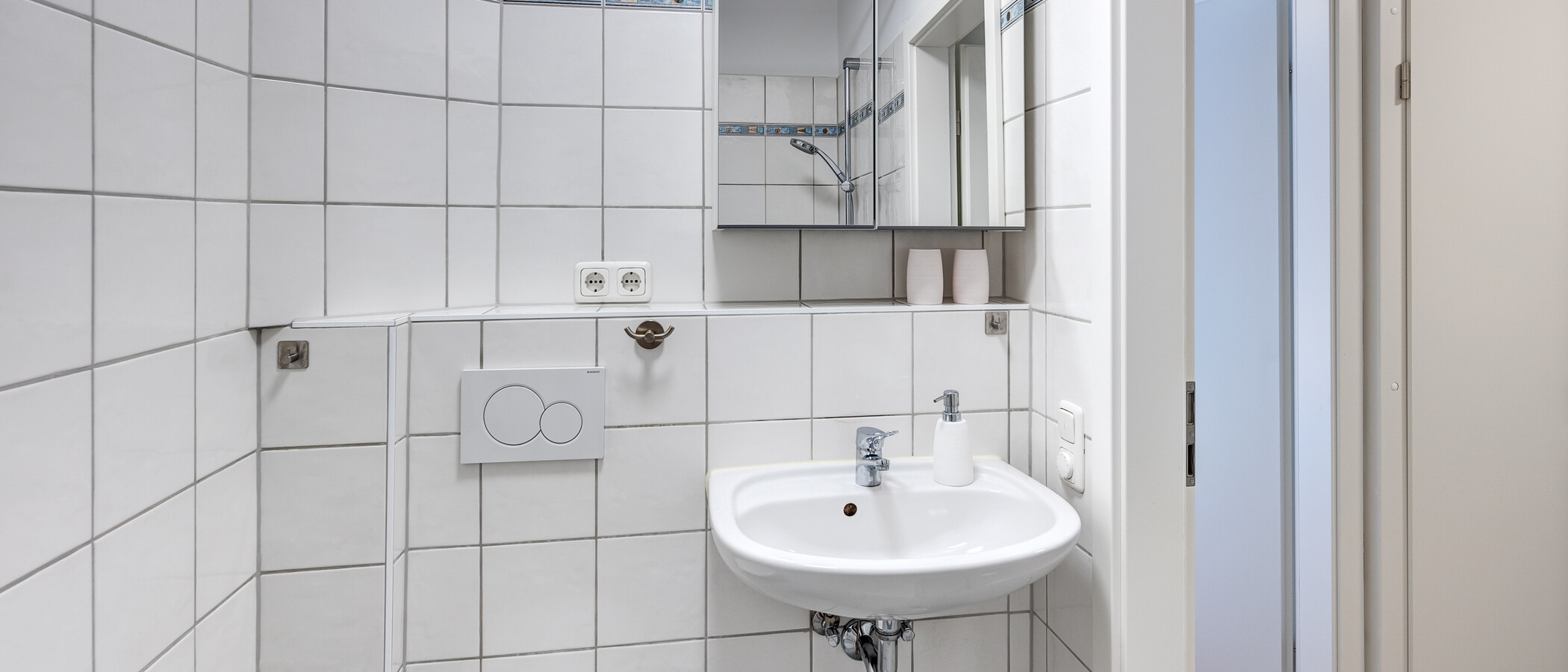 apartment München Schwabing-West 02 bathroom 14136