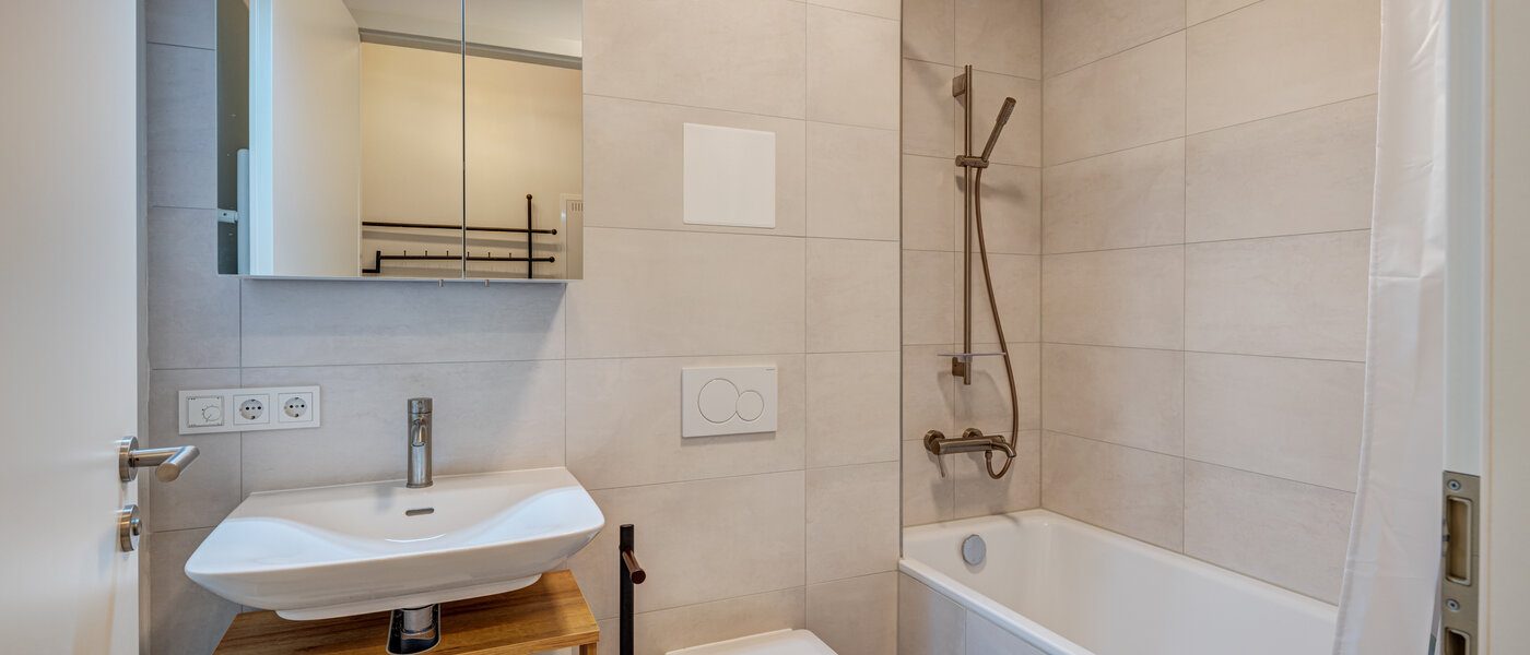 apartment München Obermenzing 01 bathroom 14168