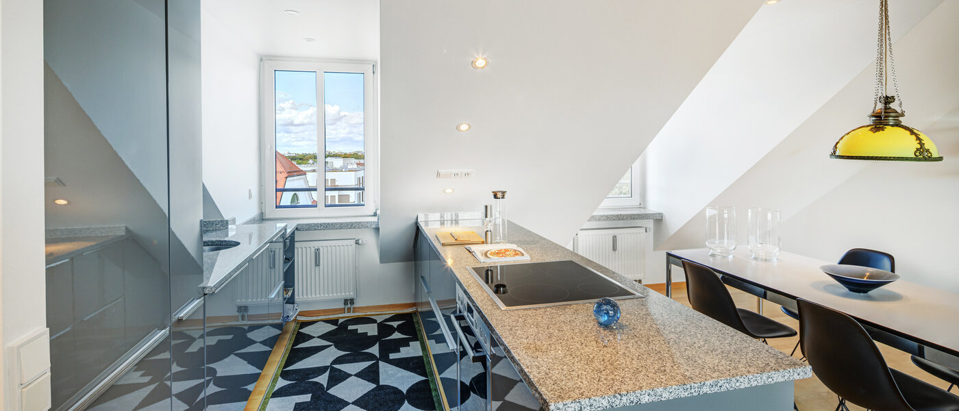 attic apartment München Bogenhausen 01 kitchen 14171