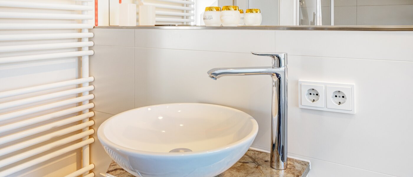 attic apartment München Bogenhausen 02 bathroom 14171