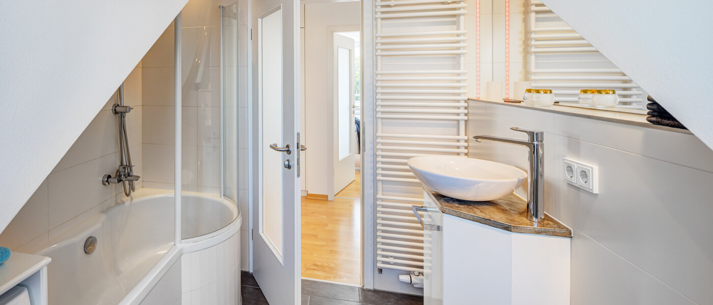 attic apartment München Bogenhausen 03 bathroom 14171