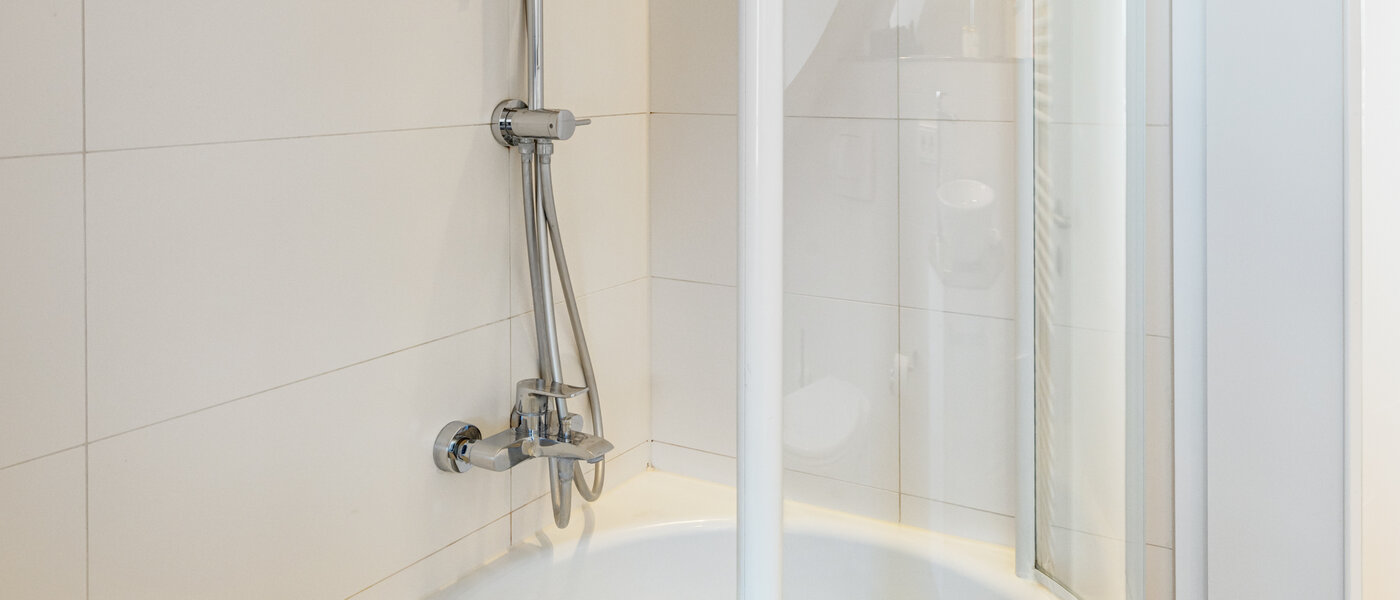 attic apartment München Bogenhausen 04 bathroom 14171