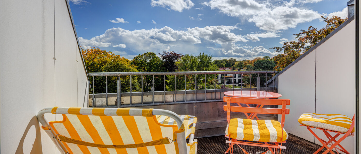 attic apartment München Bogenhausen 01 loggia 14171