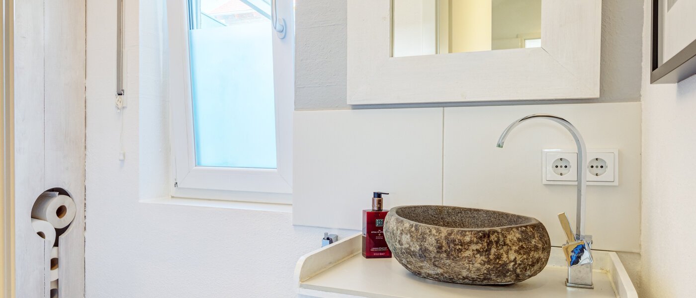 semi-detached house Ottobrunn 01 guest toilet 14180