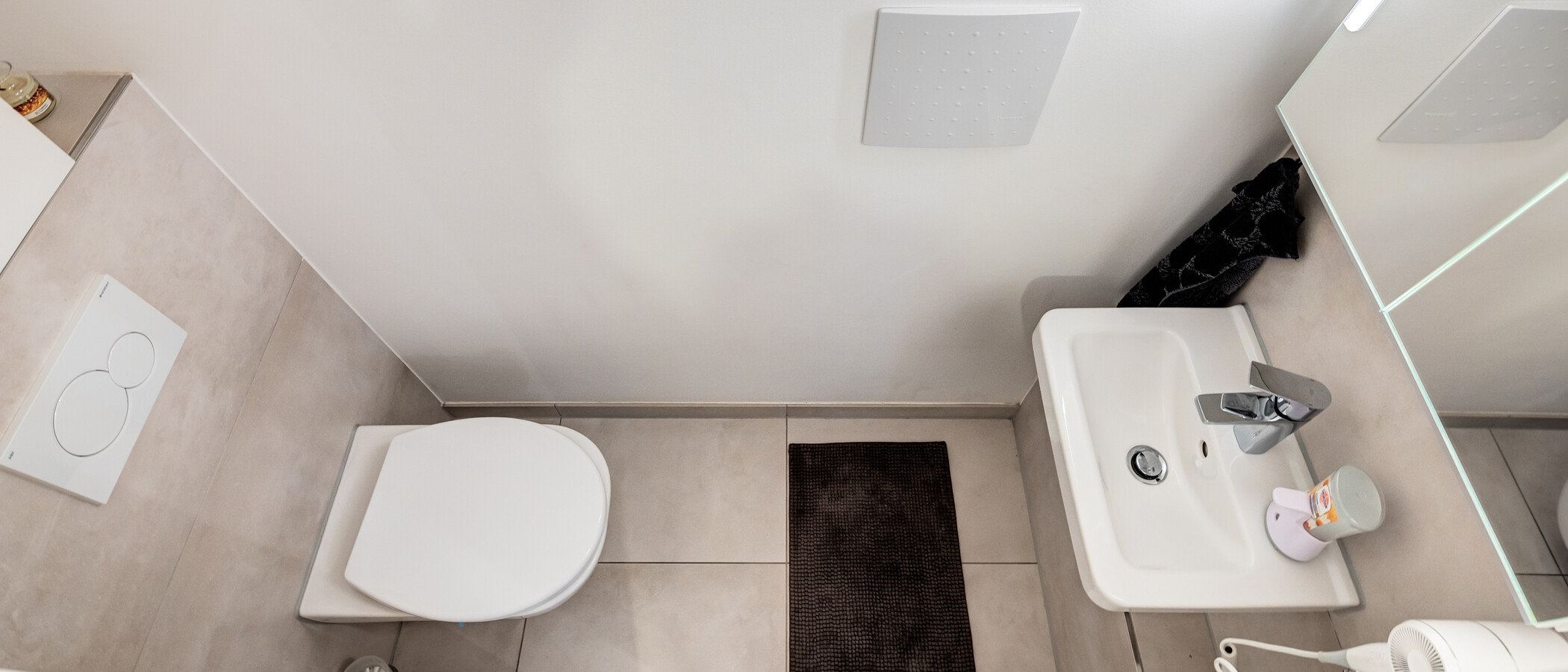 apartment with garden 	 München Solln 01 guest toilet 14197