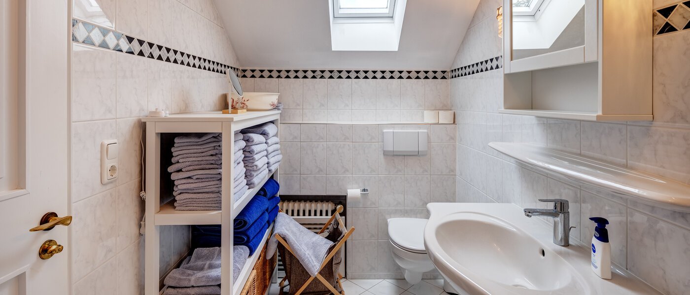 house Berg am Starnberger See 01 1. bathroom 14208