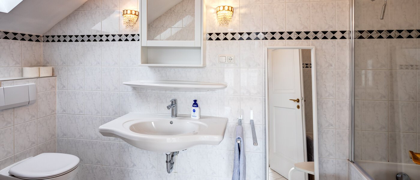 house Berg am Starnberger See 02 1. bathroom 14208