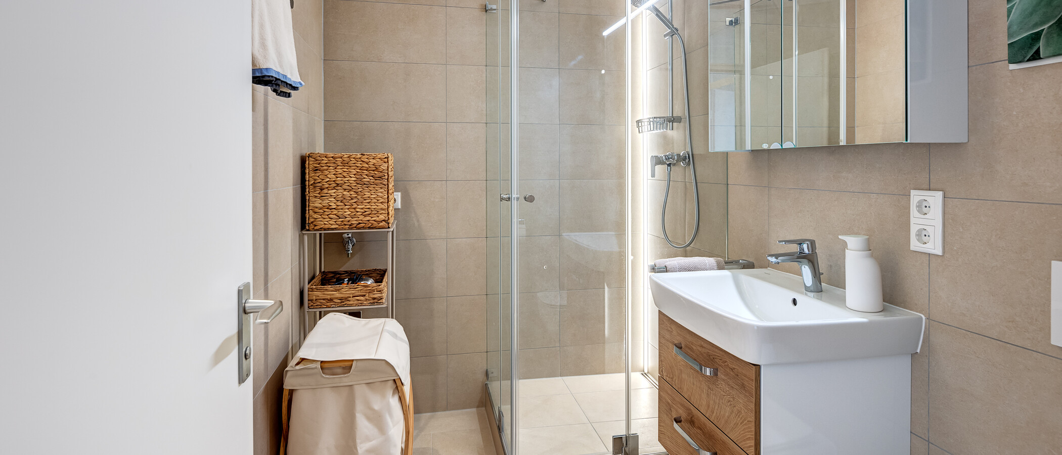 apartment München Schwabing (rechts der Leopoldstraße) 01 bathroom 14213