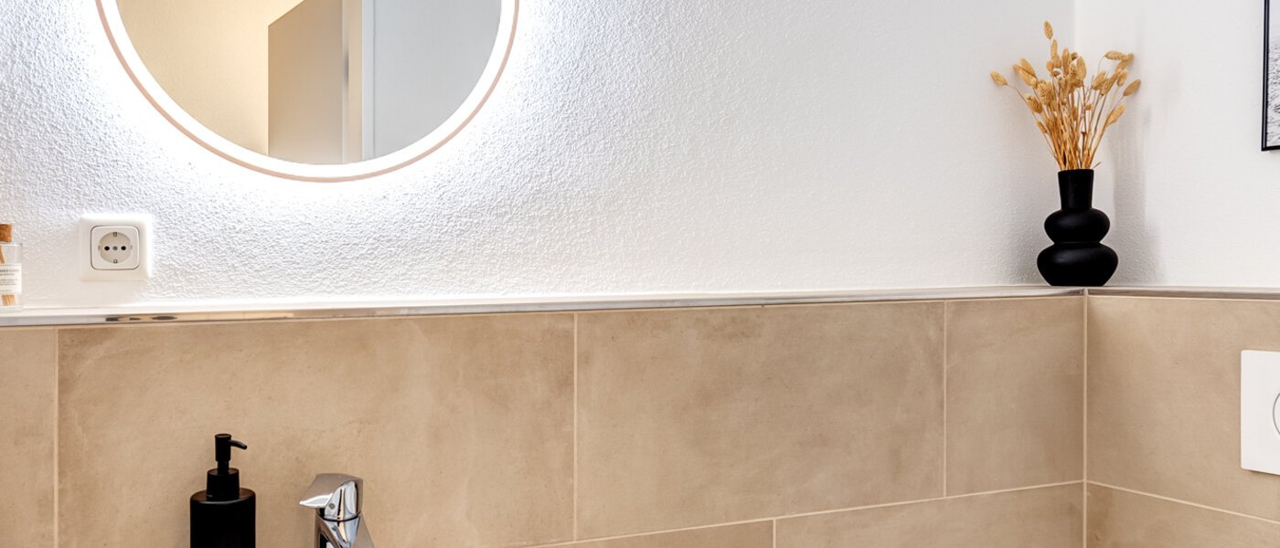 apartment München Obermenzing 01 guest toilet 14238