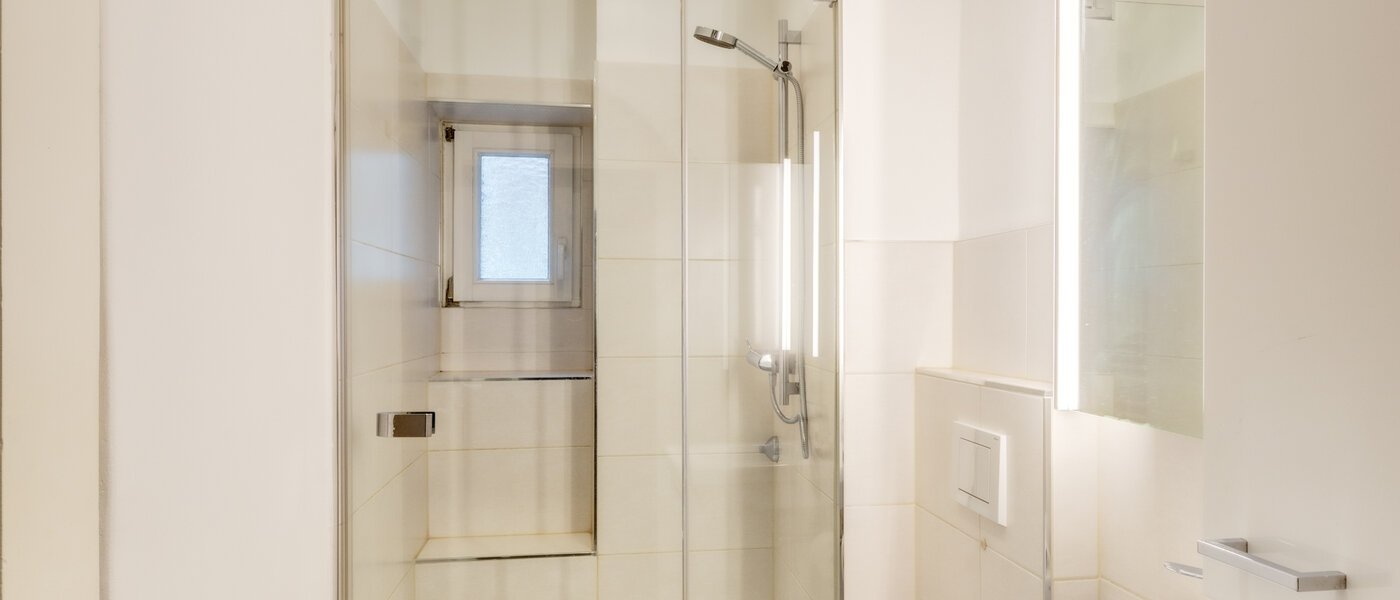 apartment München Bogenhausen 01 bathroom 14241