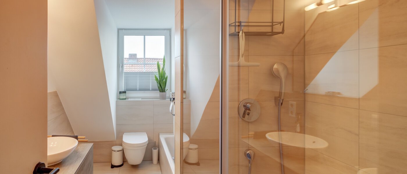 attic apartment München Fasangarten 01 bathroom 14268