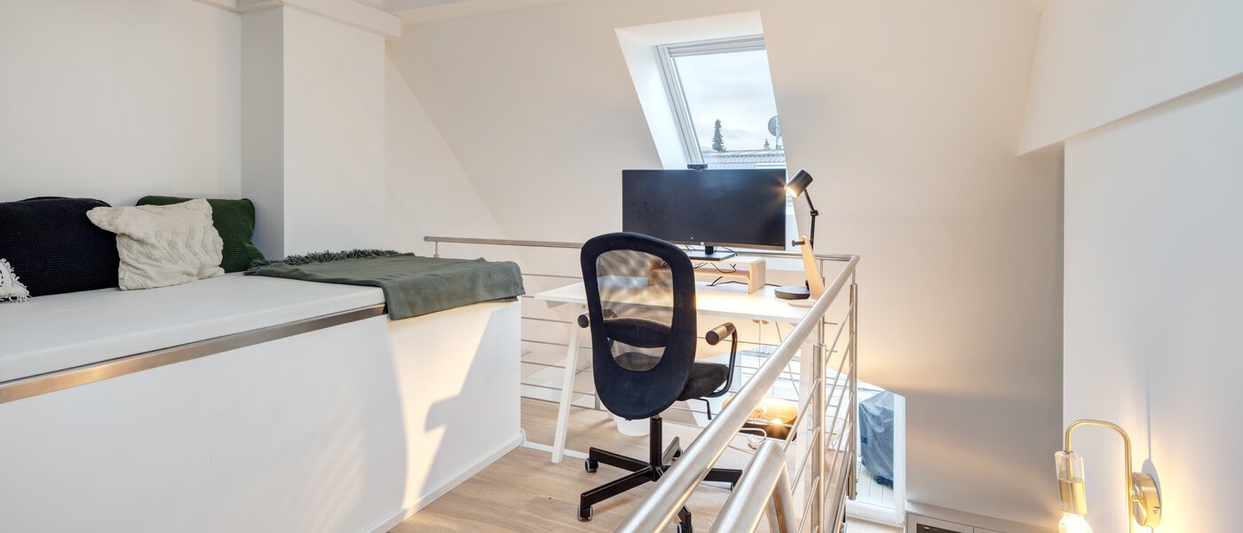 attic apartment München Fasangarten 01 work area 14268