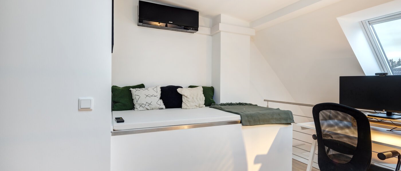 attic apartment München Fasangarten 02 work area 14268