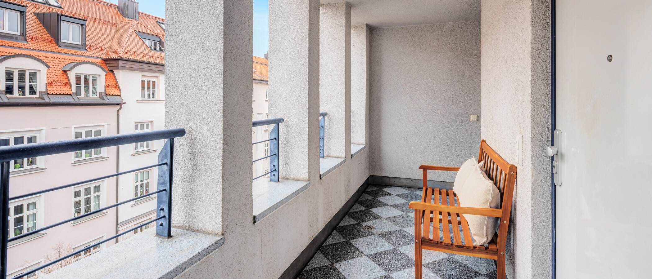 attic apartment München Lehel 01 loggia 14280