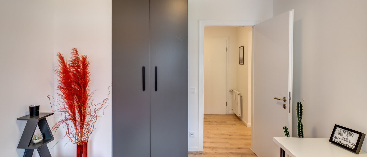 apartment München Solln 03 Workspace/Guestroom 14326