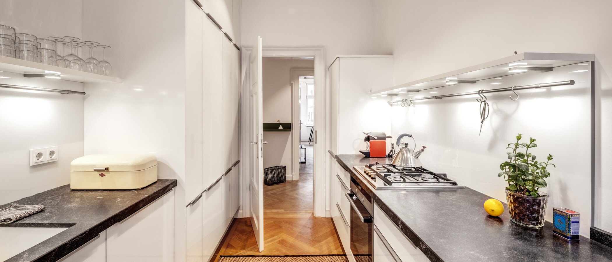 apartment München Neuhausen 04 kitchen 14340