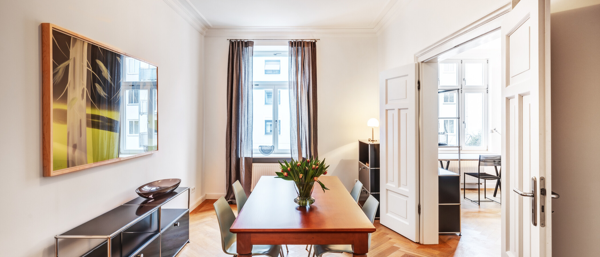 apartment München Neuhausen 01 dining room 14340