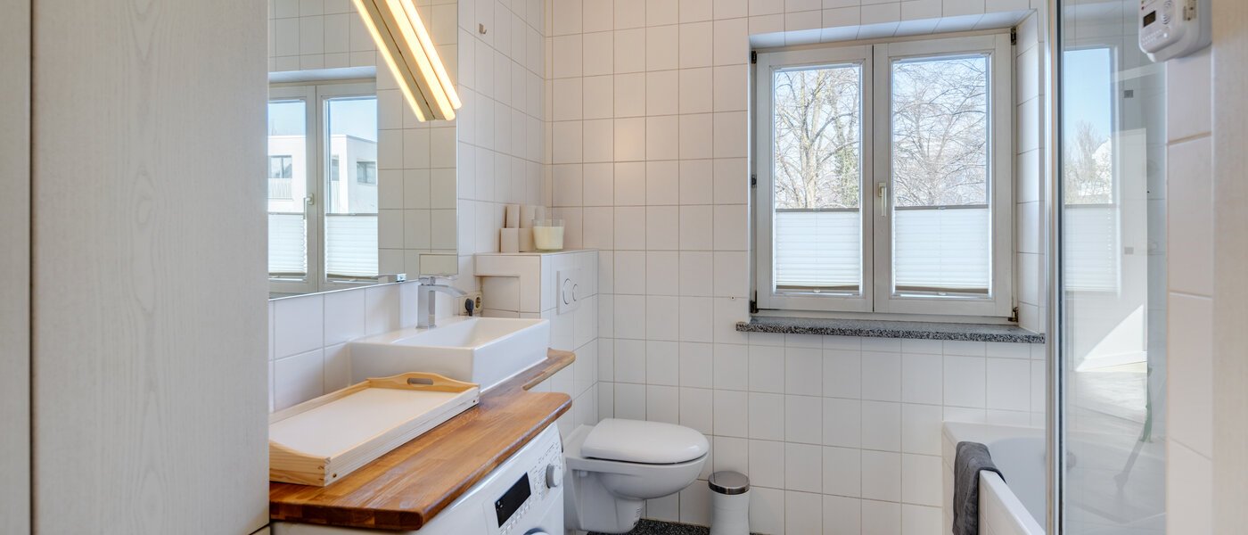 apartment München Bogenhausen 01 bathroom 14344