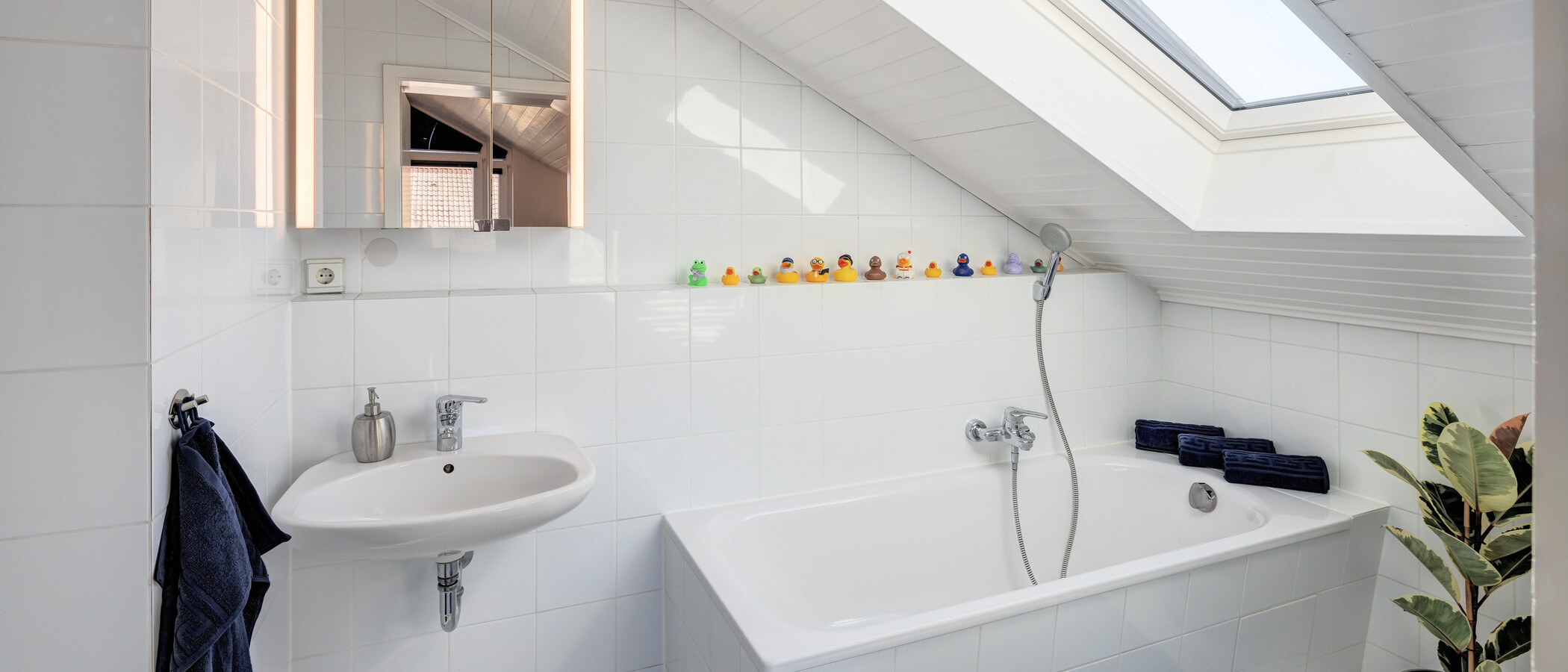 semi-detached house Pullach im Isartal 01 2. bathroom 14381