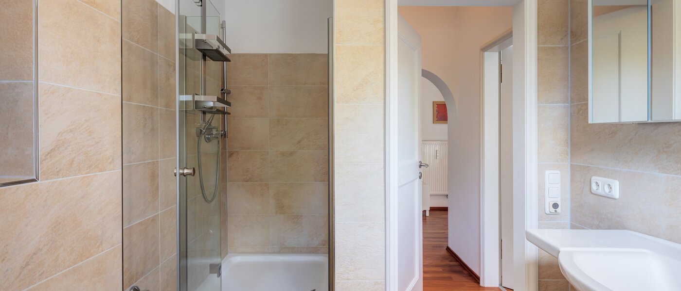 roof terrace apartment München Solln 04 2. bathroom 14396