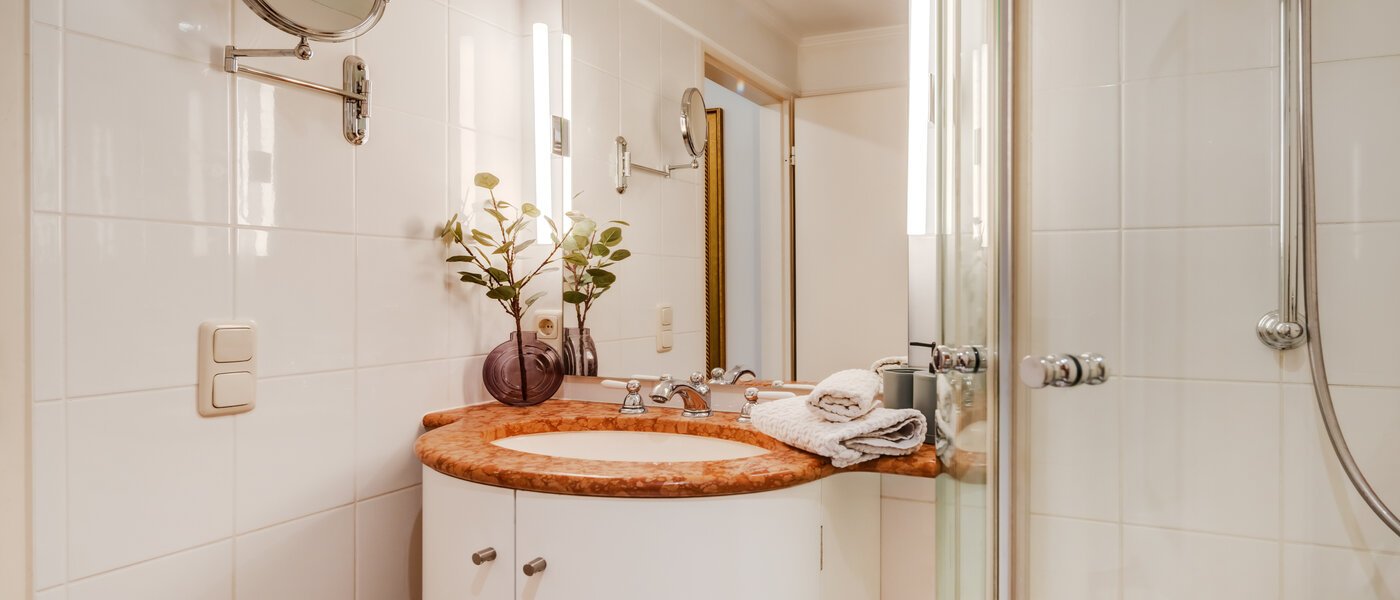 apartment München Schwabing-West 01 bathroom 14415