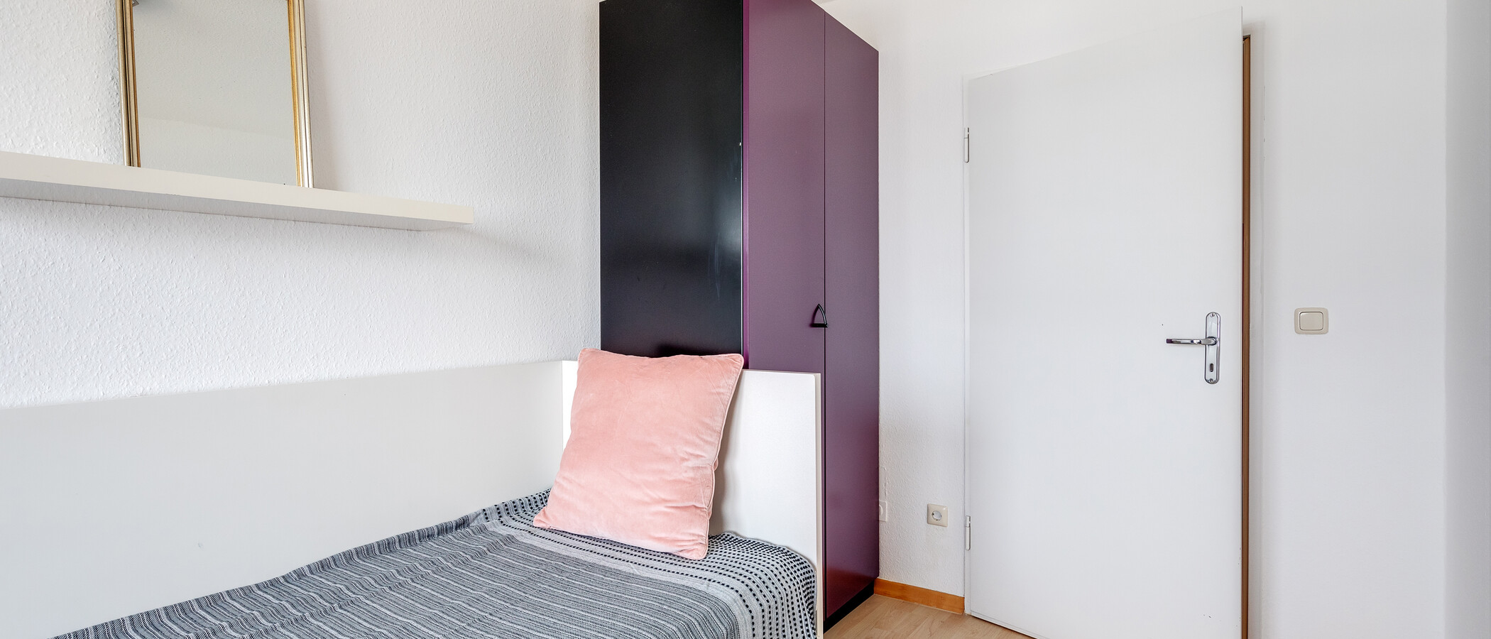 apartment München Schwabing-Georgenschwaige 02 2. bedroom 1443
