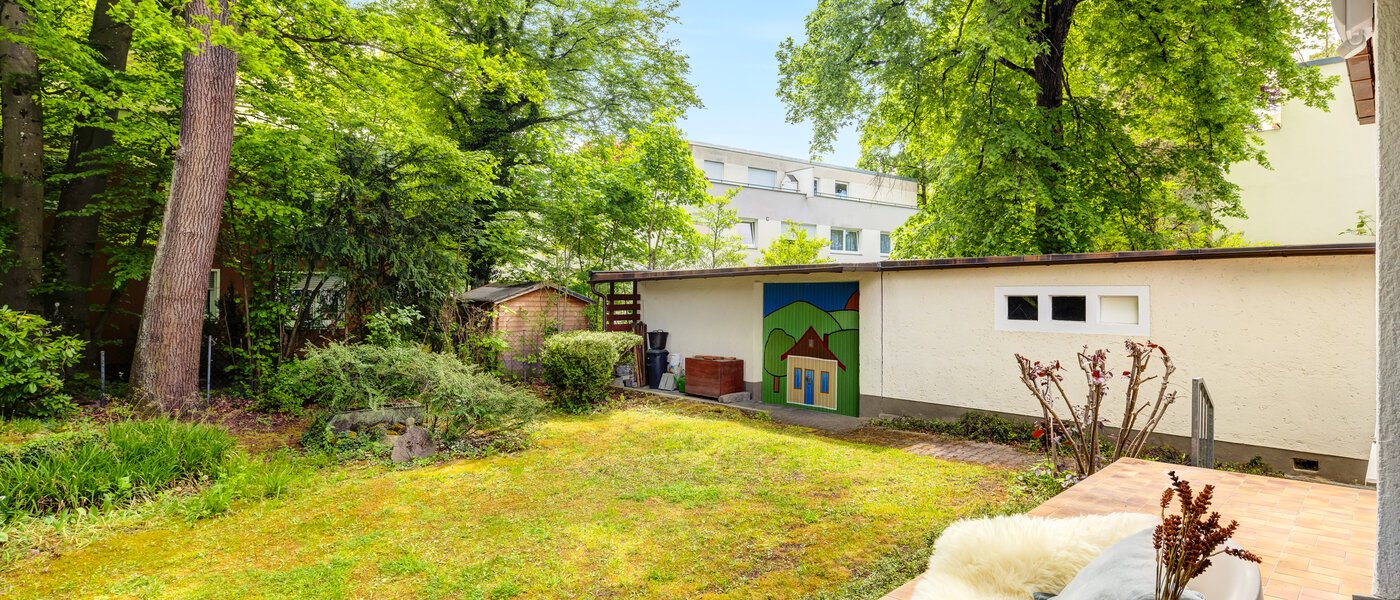 apartment München Solln 02 communal garden 14430