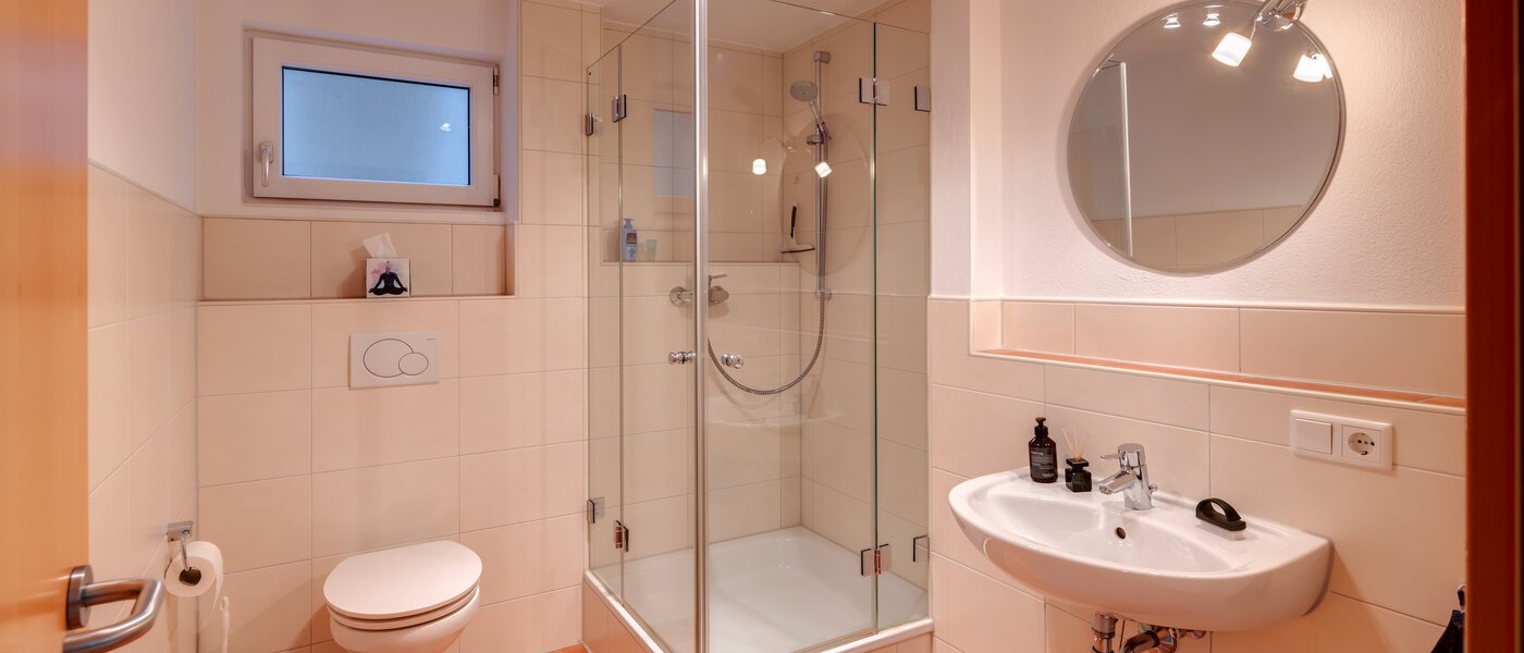 corner townhouse München Heimstetten 01 2. bathroom 14431