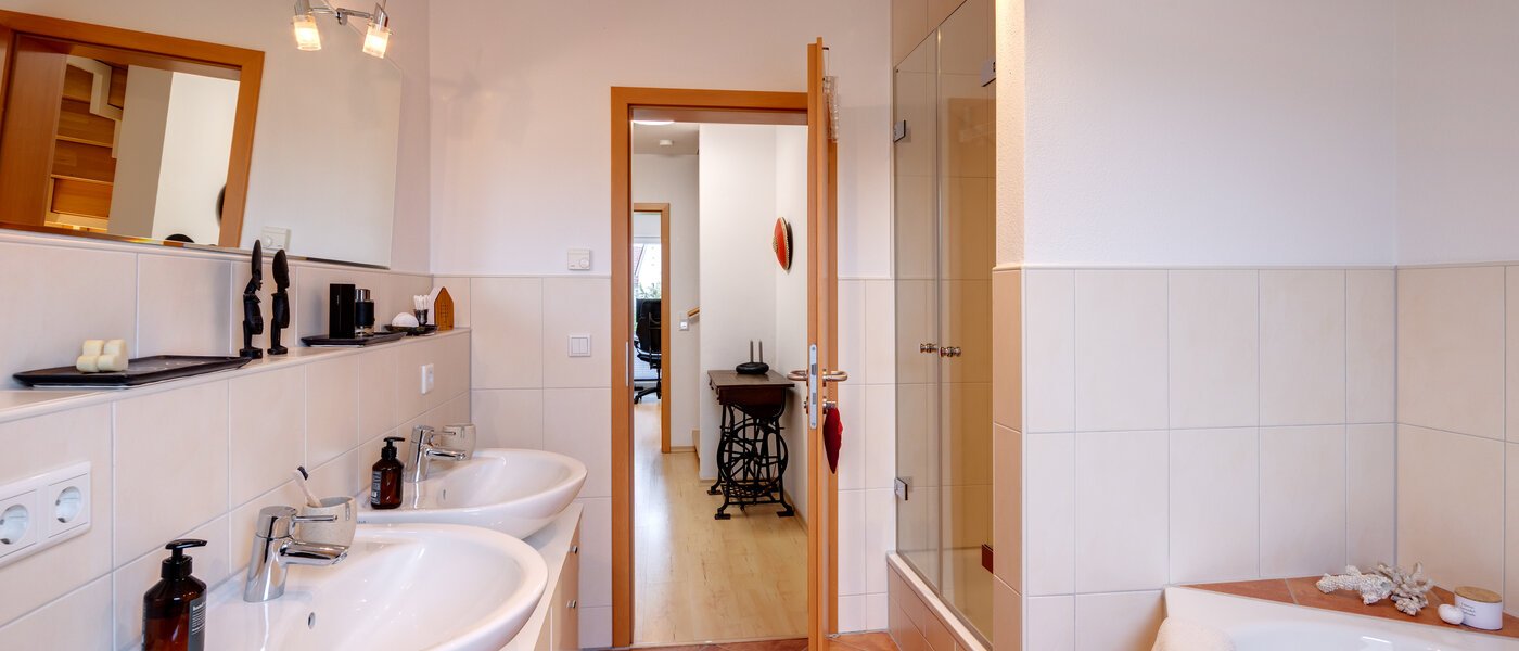 corner townhouse München Heimstetten 03 1. bathroom 14431