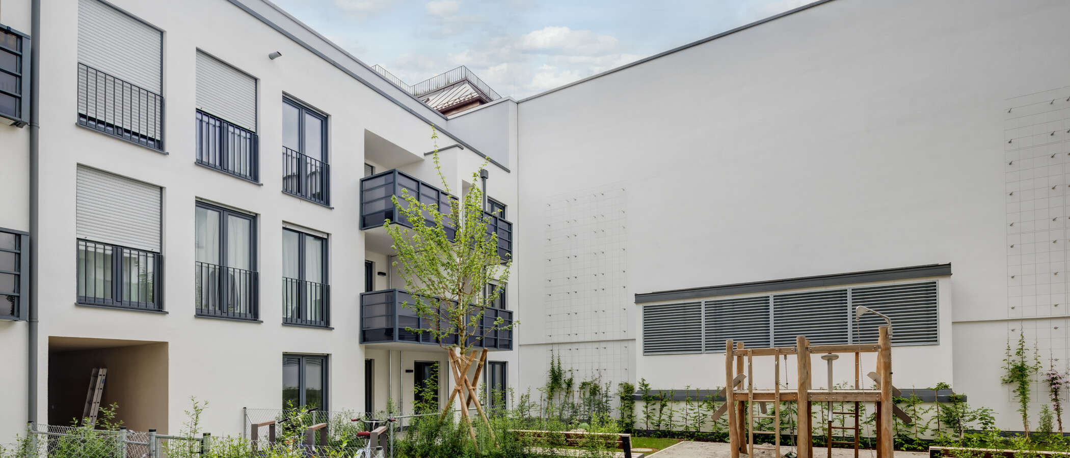 roof terrace apartment München Sendling-Westpark 01 inner courtyard  14433