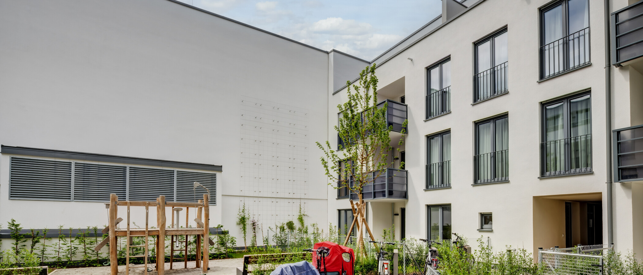 roof terrace apartment München Sendling-Westpark 02 inner courtyard  14433