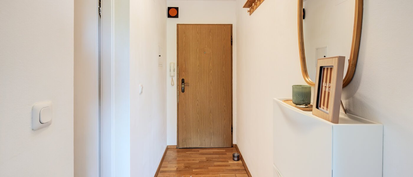 apartment München Johanneskirchen 01 hall 14442