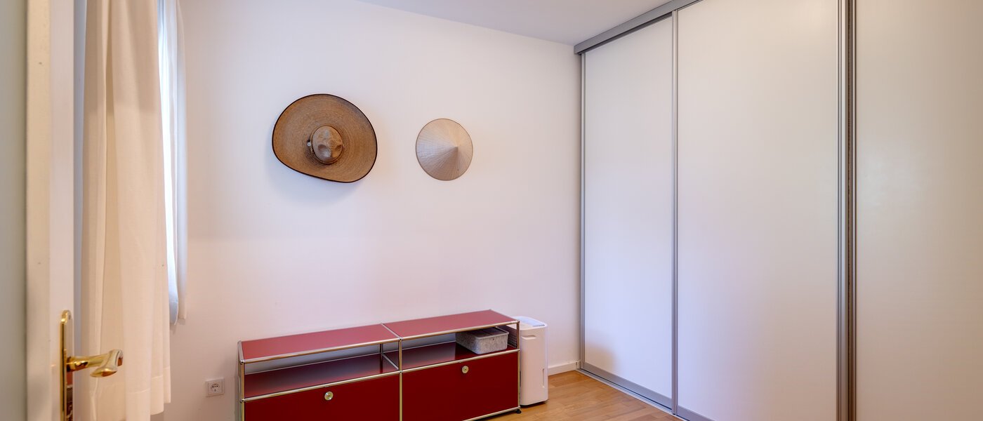 apartment München Menterschwaige 01 dressing room 14458