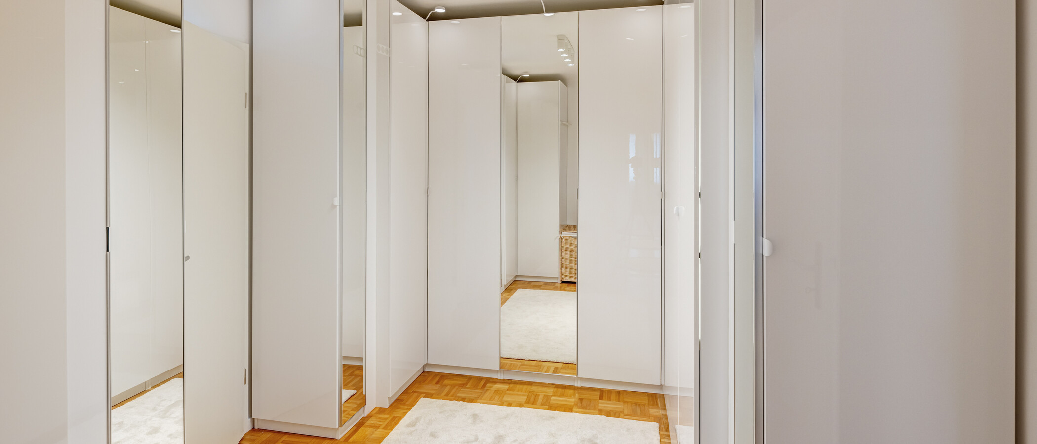 apartment München Lehel 01 dressing room 14463