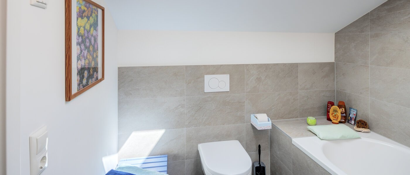 semi-detached house Icking 03 2. bathroom 14465