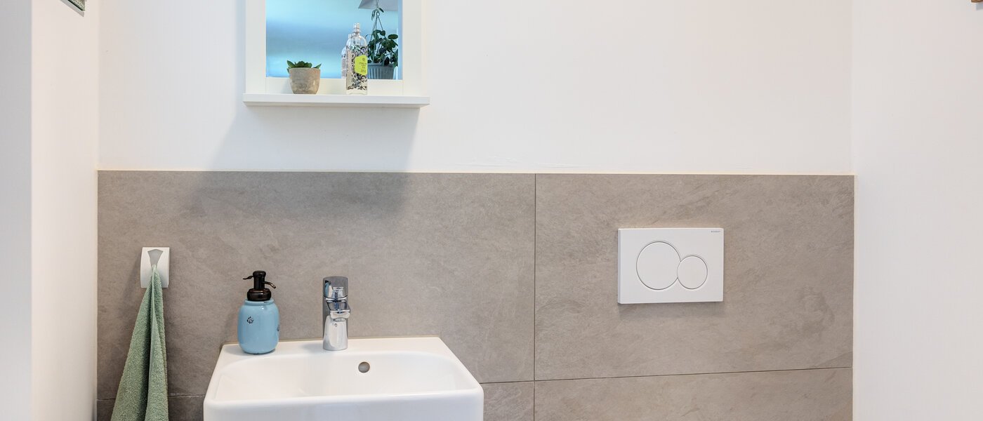 semi-detached house Icking 01 guest toilet 14465