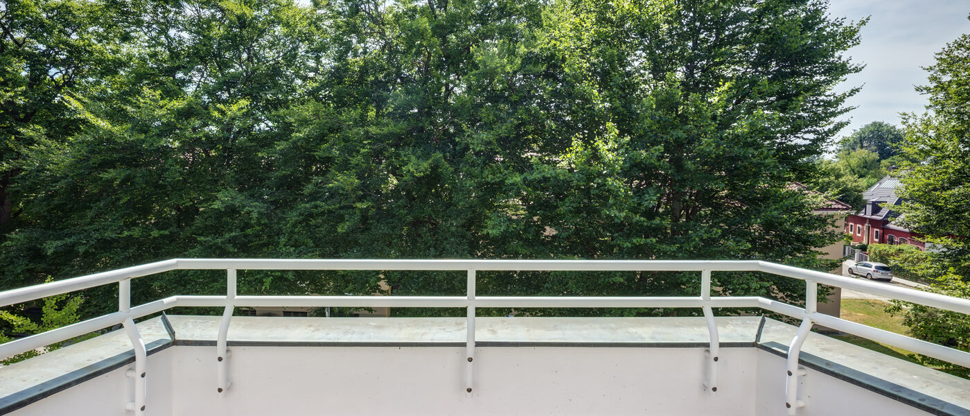 attic apartment München Harlaching 01 balcony 14501