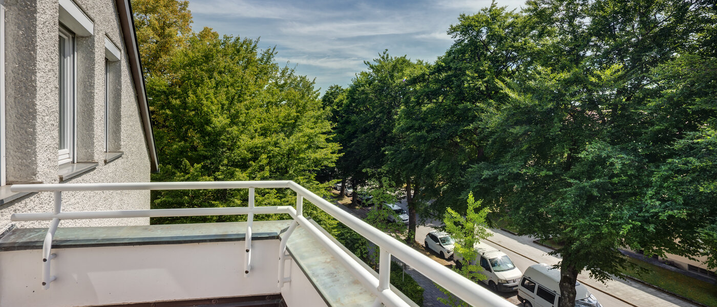 attic apartment München Harlaching 02 balcony 14501