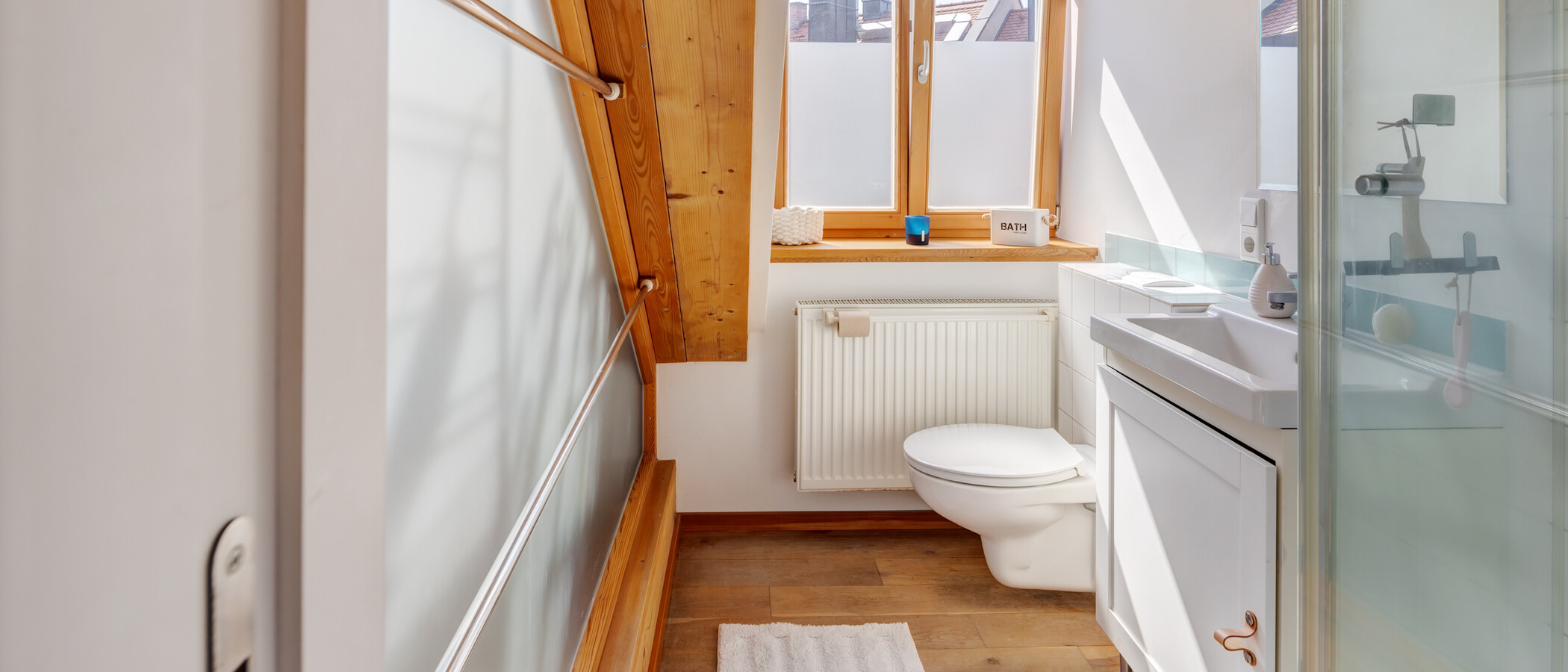 attic apartment München Dreimühlenviertel 01 2. bathroom 14505