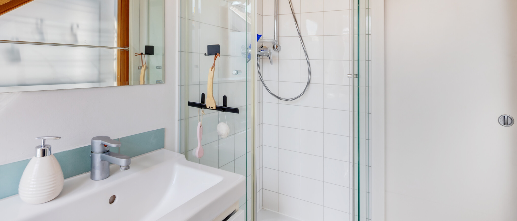 attic apartment München Dreimühlenviertel 02 2. bathroom 14505
