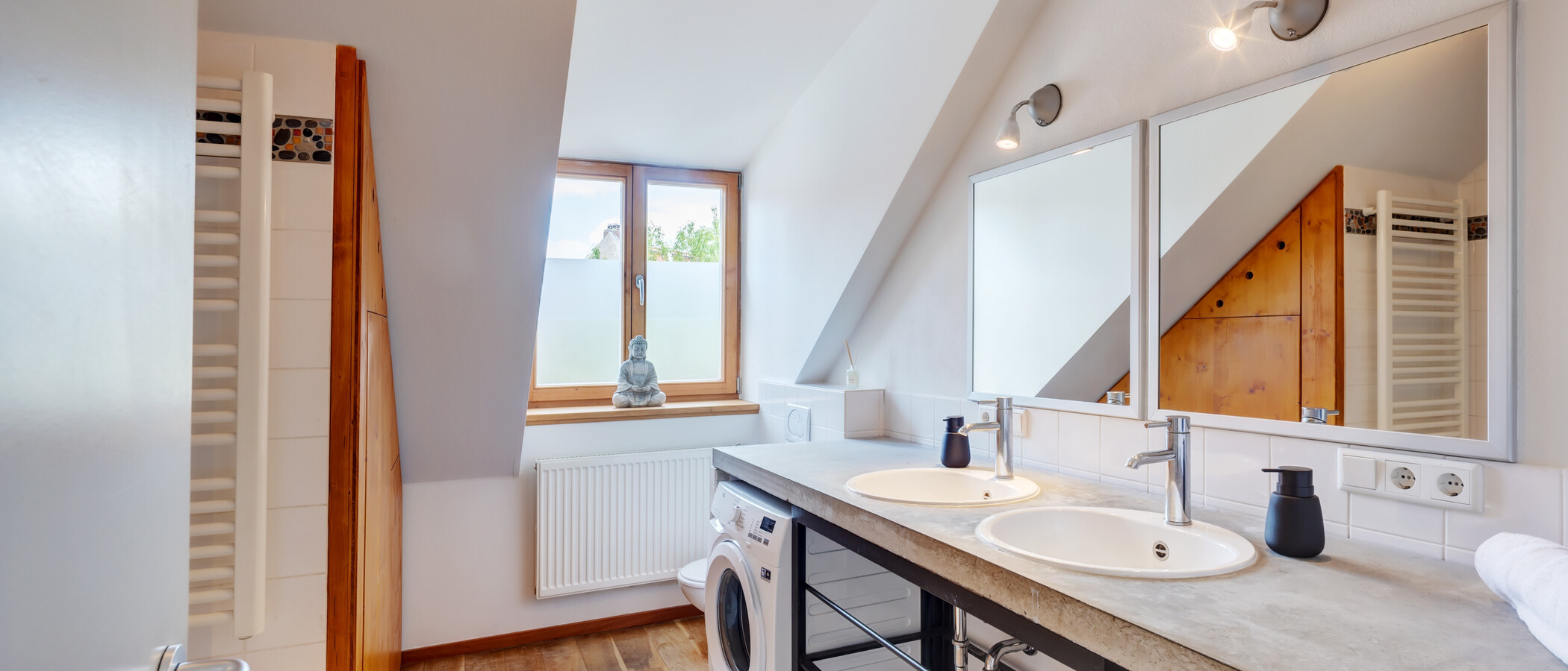 attic apartment München Dreimühlenviertel 01 1. bathroom 14505
