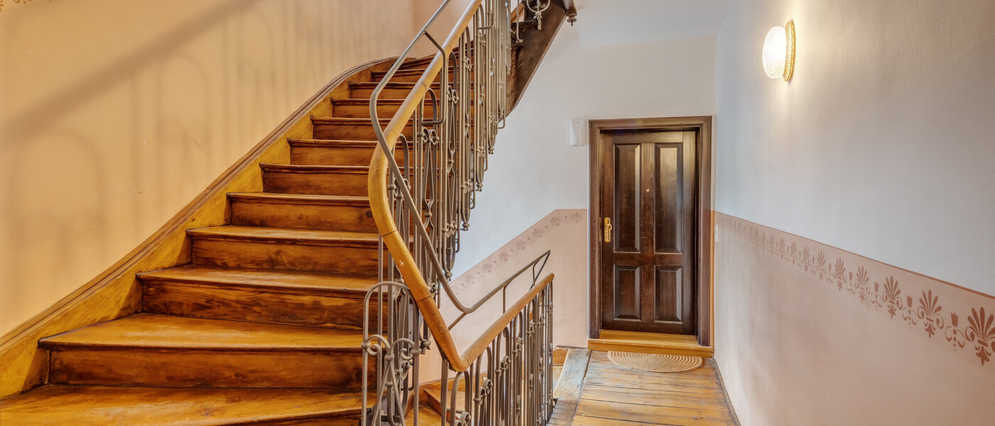 apartment München Schwanthalerhöhe 01 staircase 14516