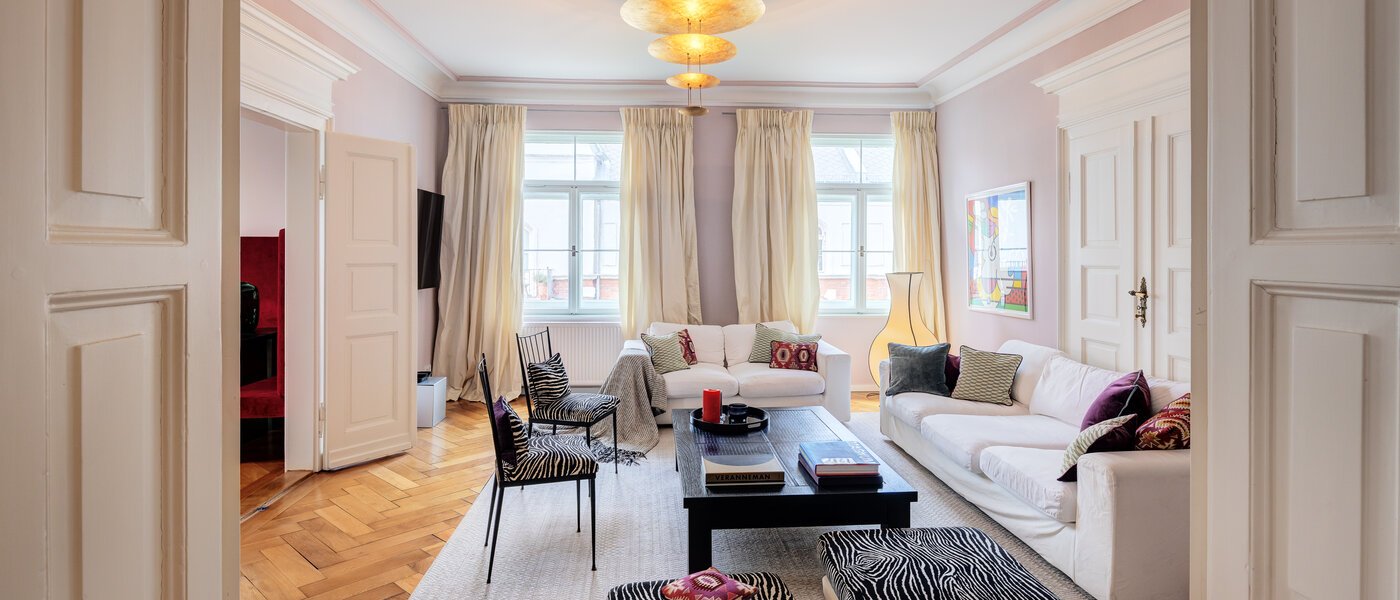 apartment München Neuhausen 01 living room 14528