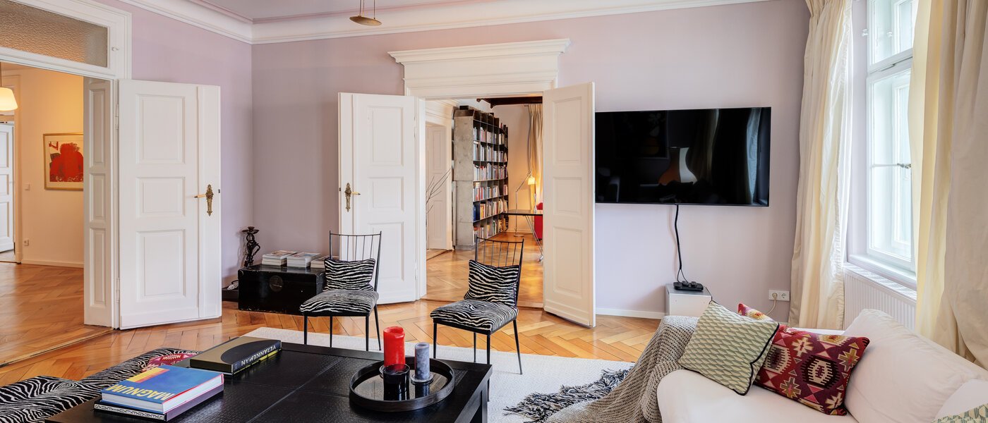 apartment München Neuhausen 04 living room 14528