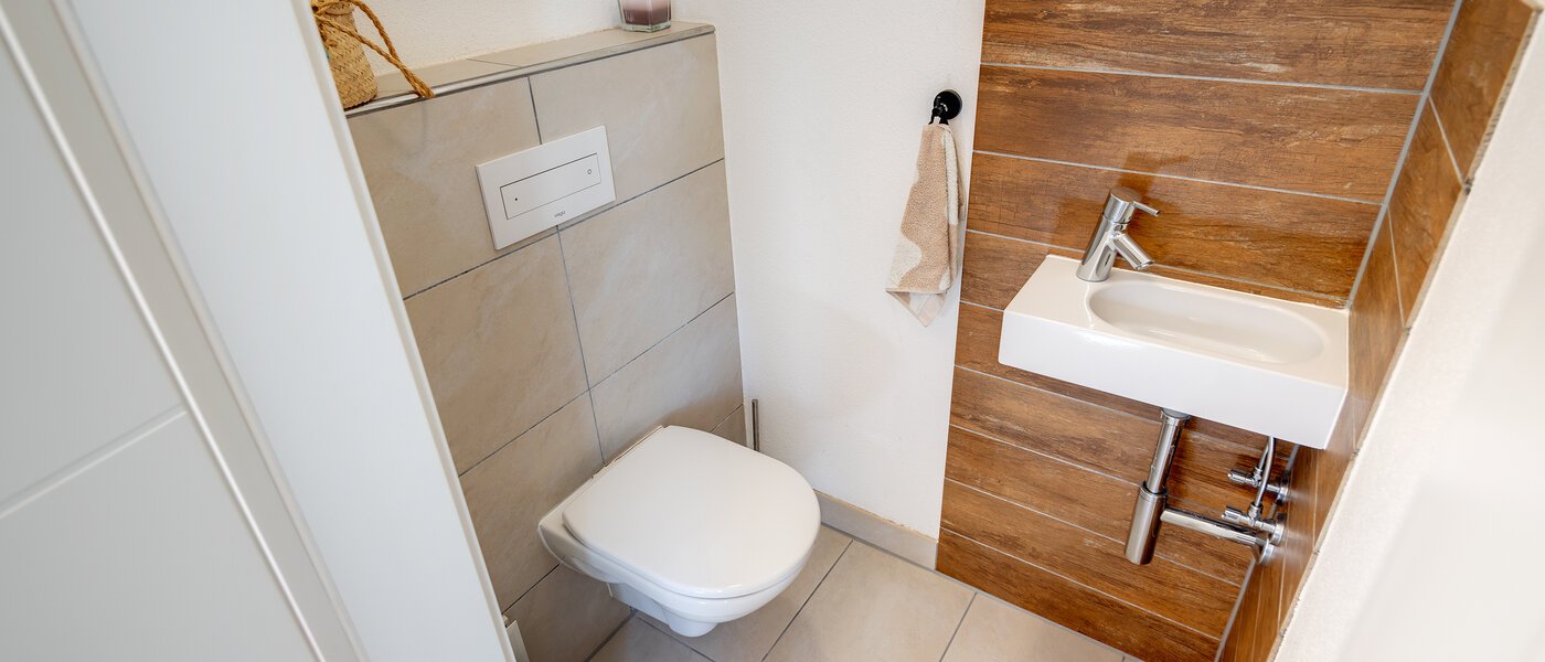 Townhouse Freising 01 guest toilet 14543