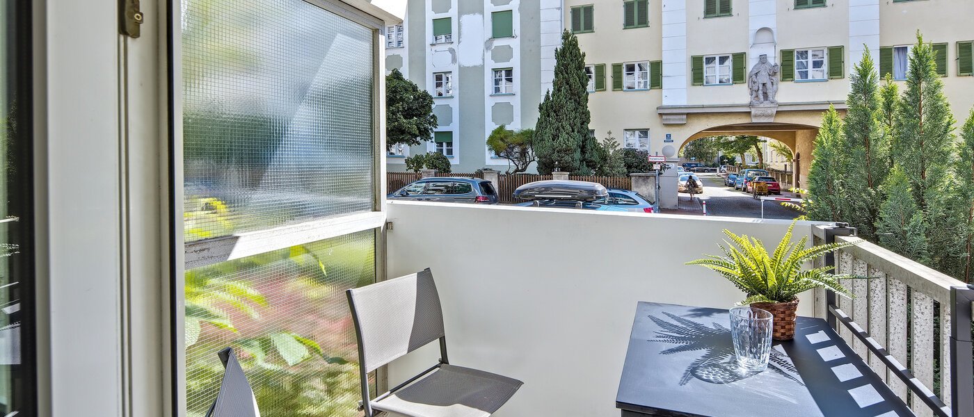 apartment München Neuhausen 01 balcony 14547