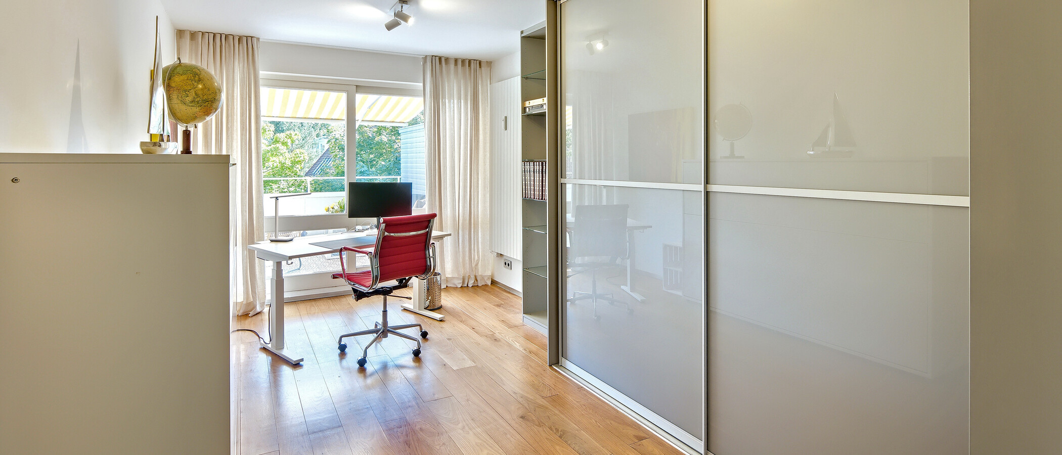 penthouse München Nymphenburg 01 Workspace/Guestroom 14553