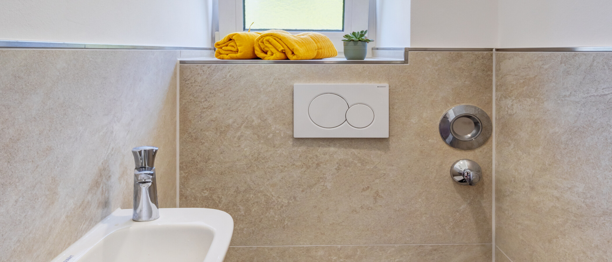 apartment München Parkstadt Bogenhausen 01 separate toilet 14554
